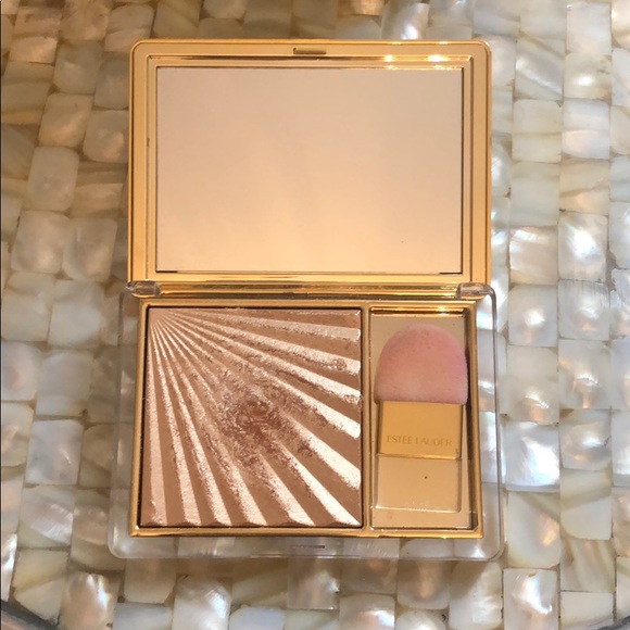 Estee Lauder Other - Estée Lauder Illuminating Powder Gelee